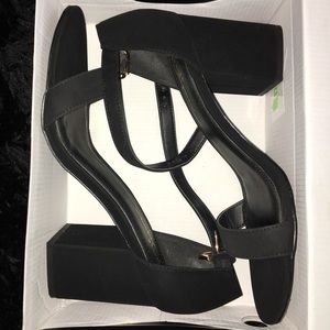 ⚠️LAST CHANCE SALE‼️ Black low heels ( Heel: 3 1/2 in.)